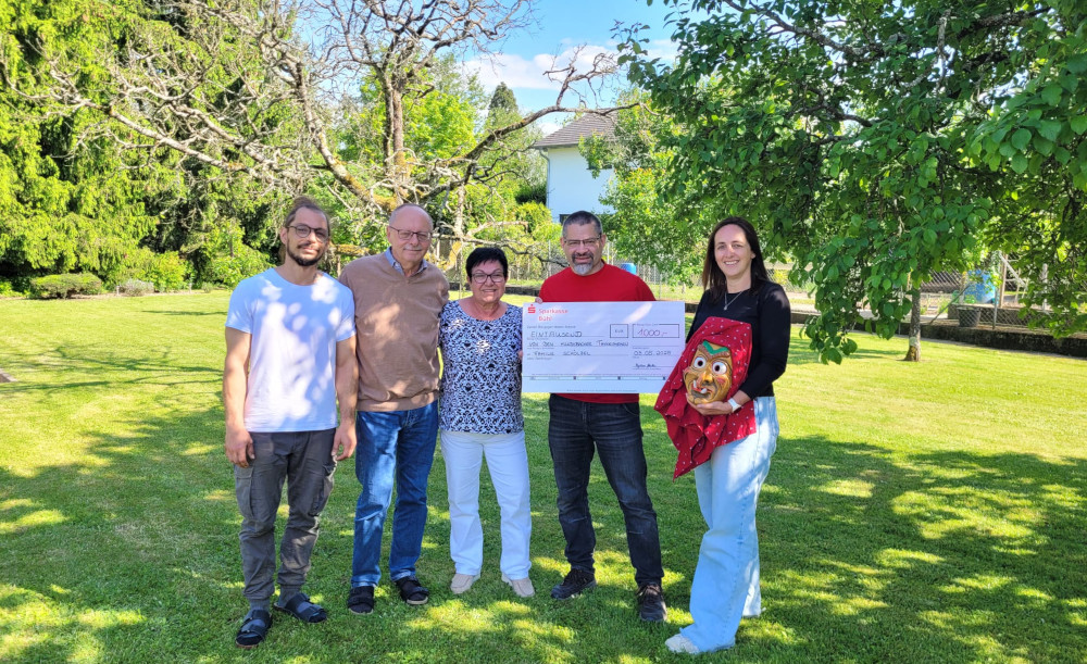 Spendenübergabe nach Wohnungsbrand